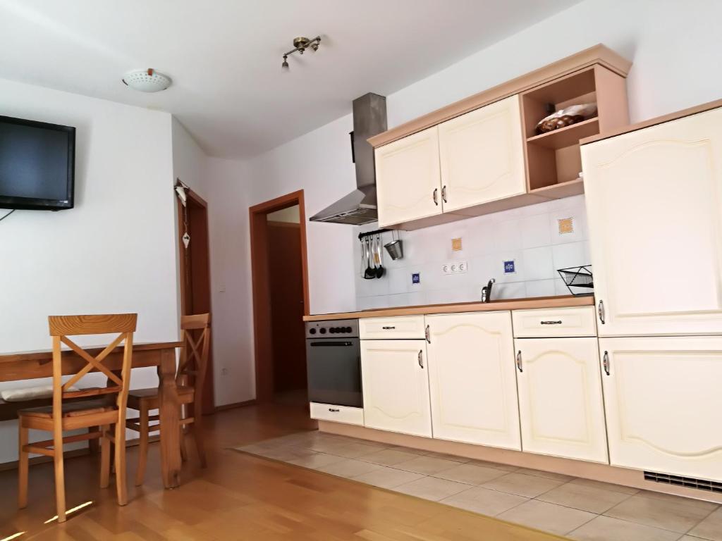 Kuchyň nebo kuchyňský kout v ubytování Apartment Maša