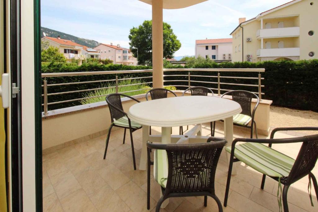 Apartments with A - C in Baska-Insel Krk 12436