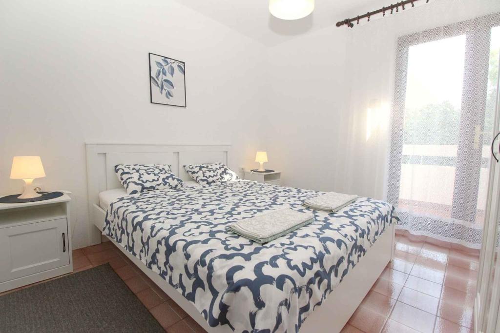 Apartments with A - C in Baska-Insel Krk 53953