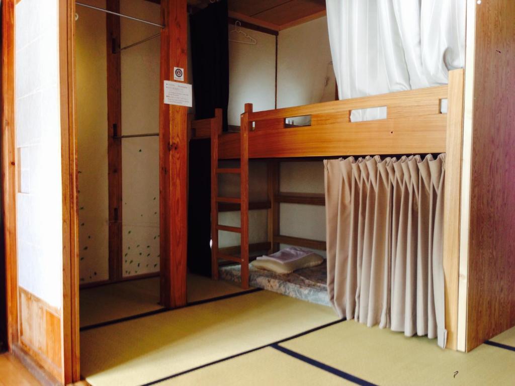 Narivoodi või narivoodid majutusasutuse Guest House YAMASHITA-YA toas