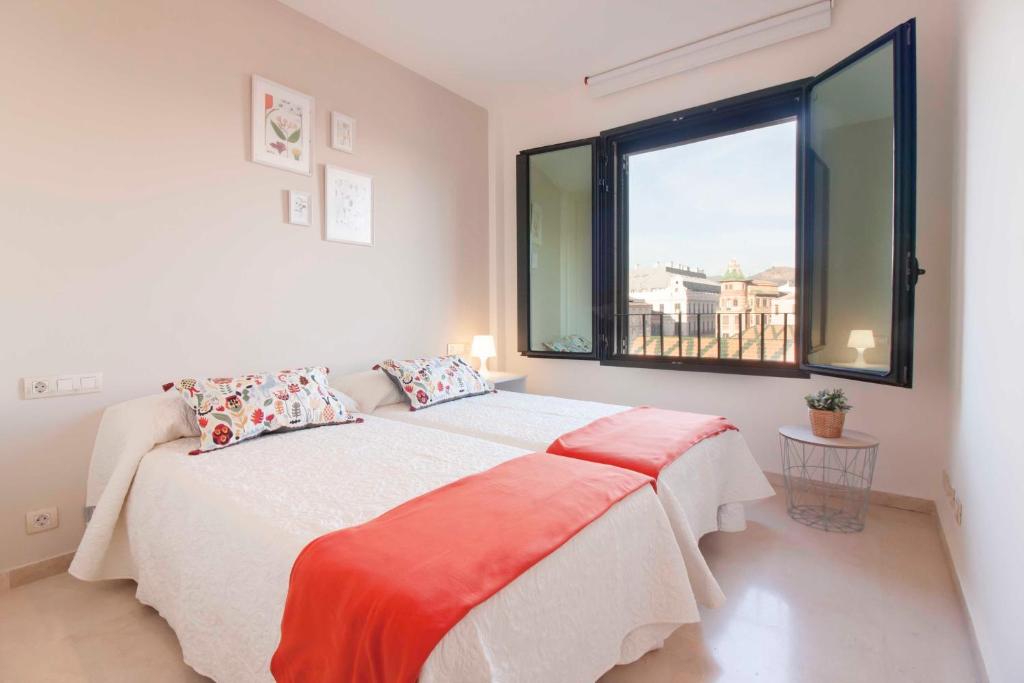 Postel nebo postele na pokoji v ubytování Malaga Center Flat Holidays Atarazanas Market