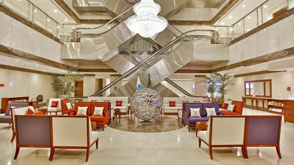 Posezení v ubytování Makarem Al Bait Al Azizia Hotel