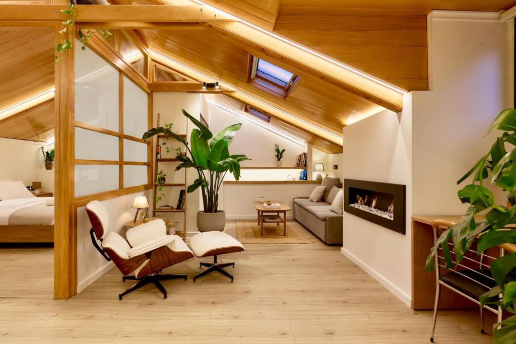 Oak and White Architects Loft Marina View