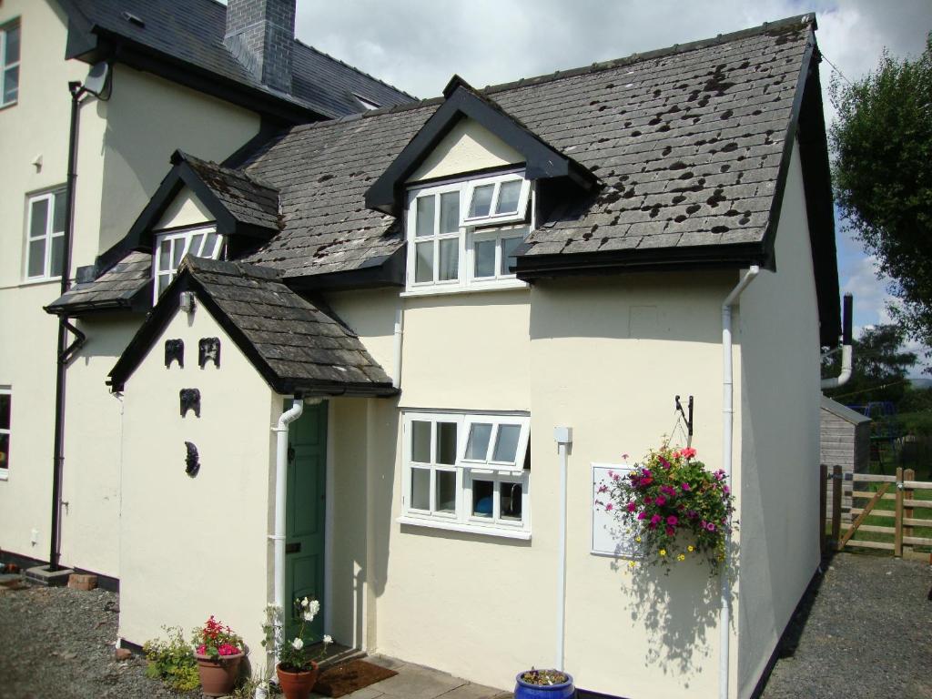 Gallery image of Ceiros Cottage in Llangammarch Wells