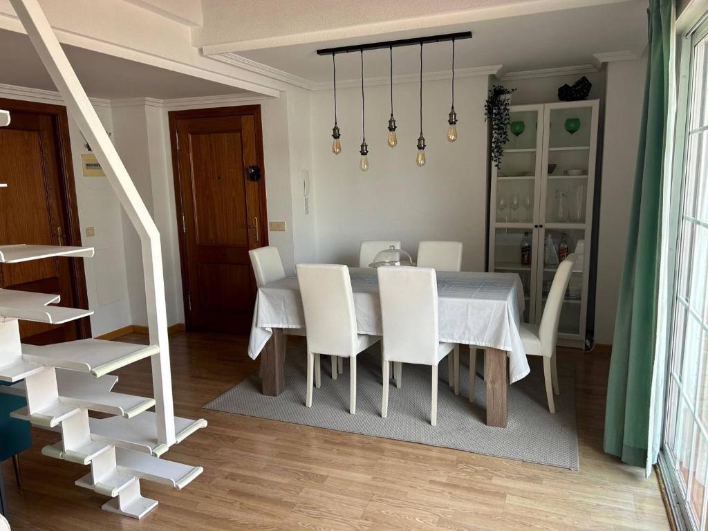 Spacious and bright penthouse with Terrace