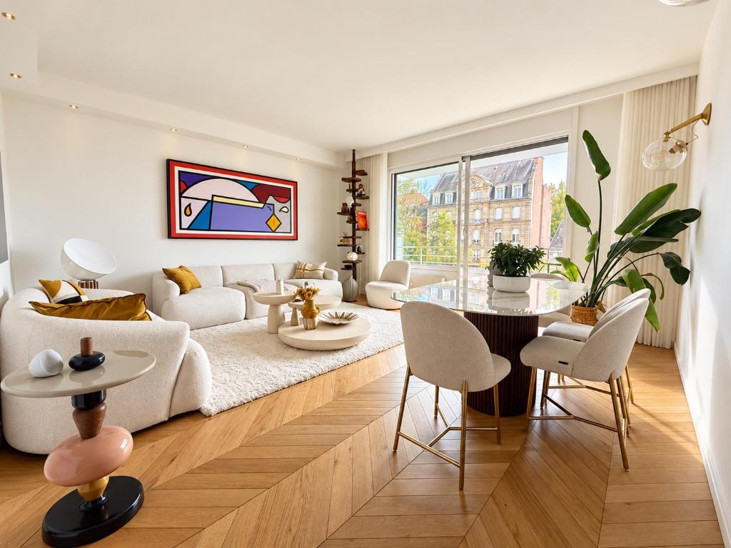Strasbourg Signature Apartment - Terrace & King Bed