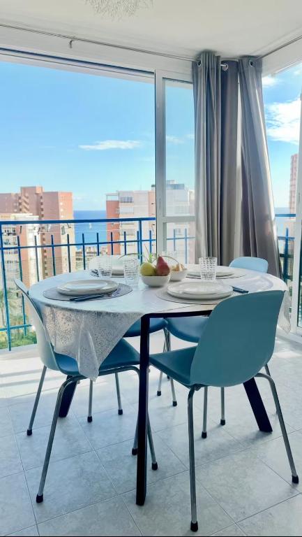 Seaside Retreat With Pool, Free Parking, AC