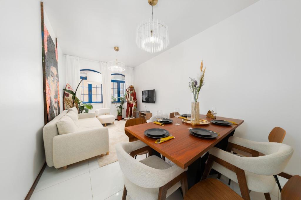 Lisbon Triplex wAC Tagus River Views & Garage