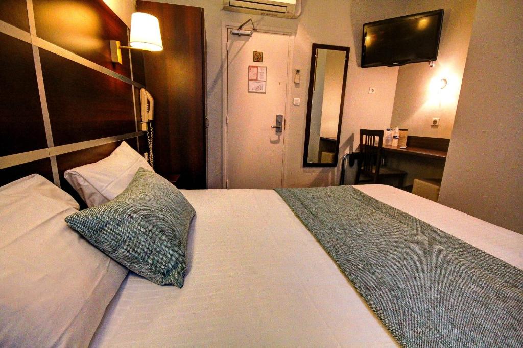 Hôtel Des Trois Gares - Resim 14