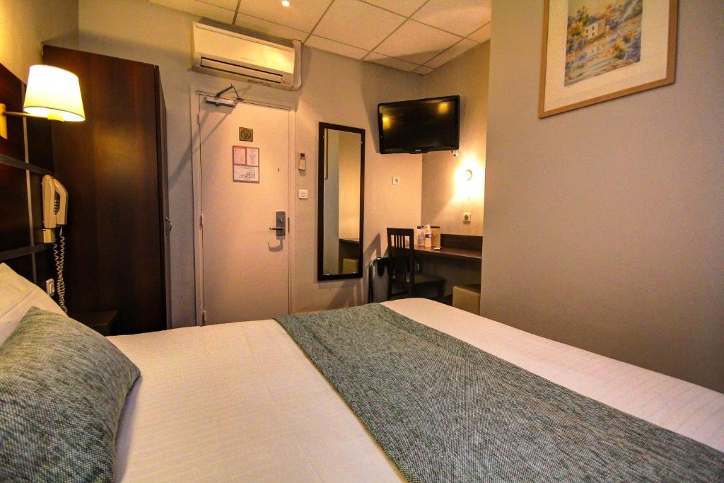 Hôtel Des Trois Gares - Resim 13