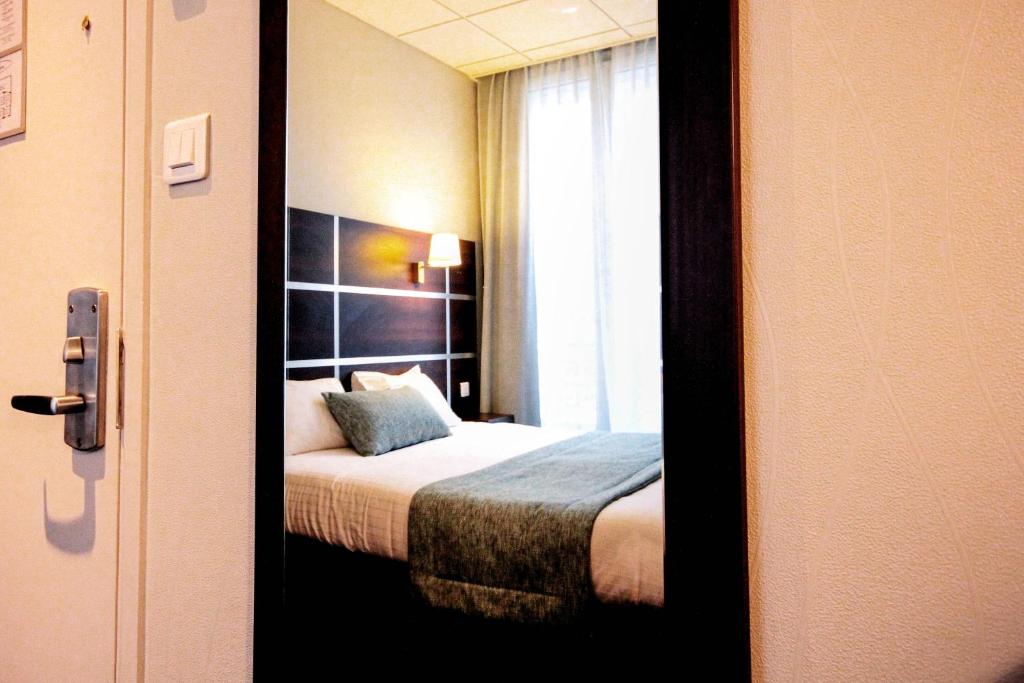 Hôtel Des Trois Gares - Resim 12