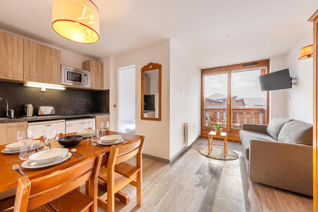 Residence Altineige, Ski In-Out with WiFi in Val Thorens, "V9" by Versant Collection
