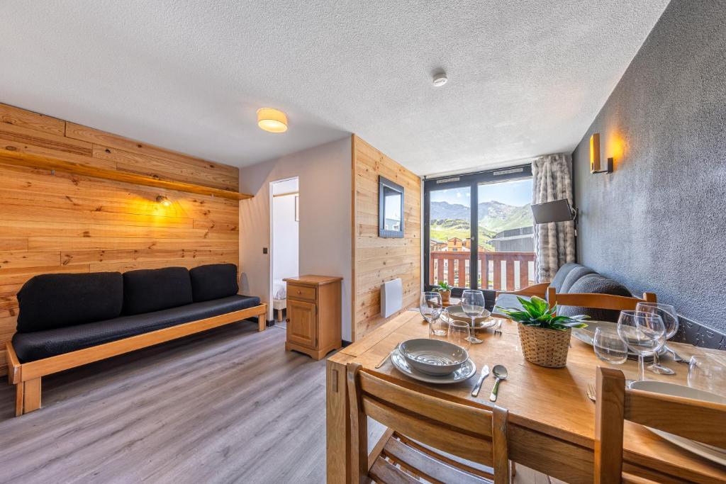 Residence Altineige, Ski In-Out with WiFi in Val Thorens, "V8" by Versant Collection