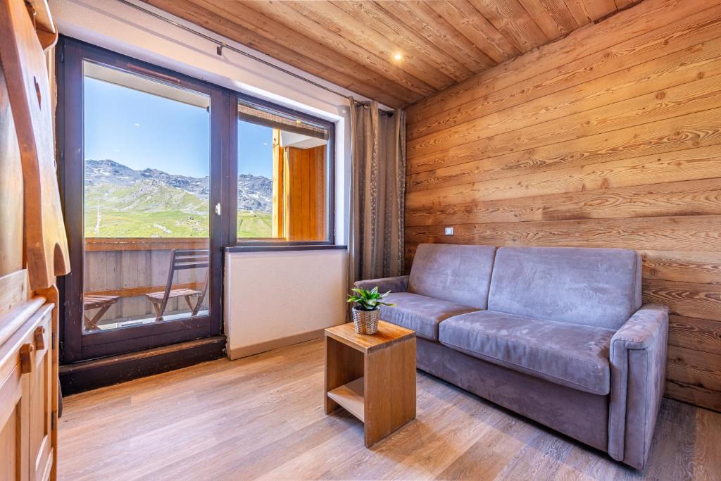 Residence Les Olympiades, Ski In-Out with WiFi in Val Thorens, "V5" by Versant Collection