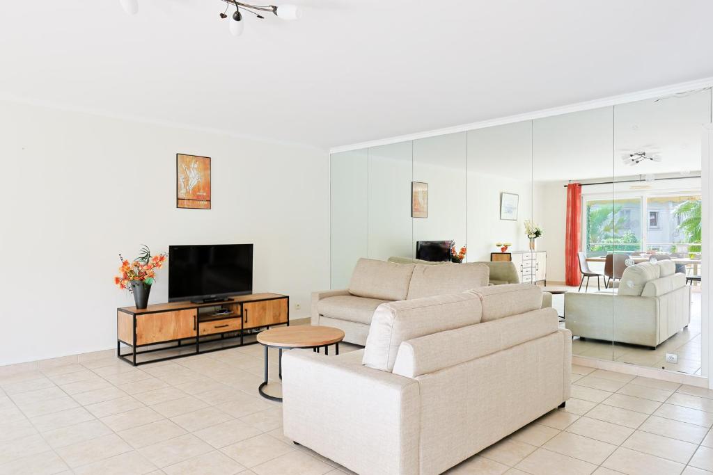 Upstays Spacious 2BR 100m2 with terrace and pool
