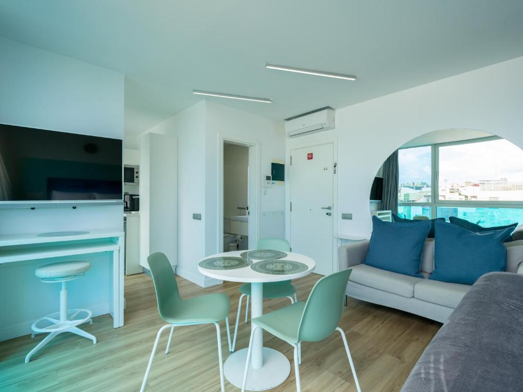 Edison 402 - Las Canteras By CanariasGetaway