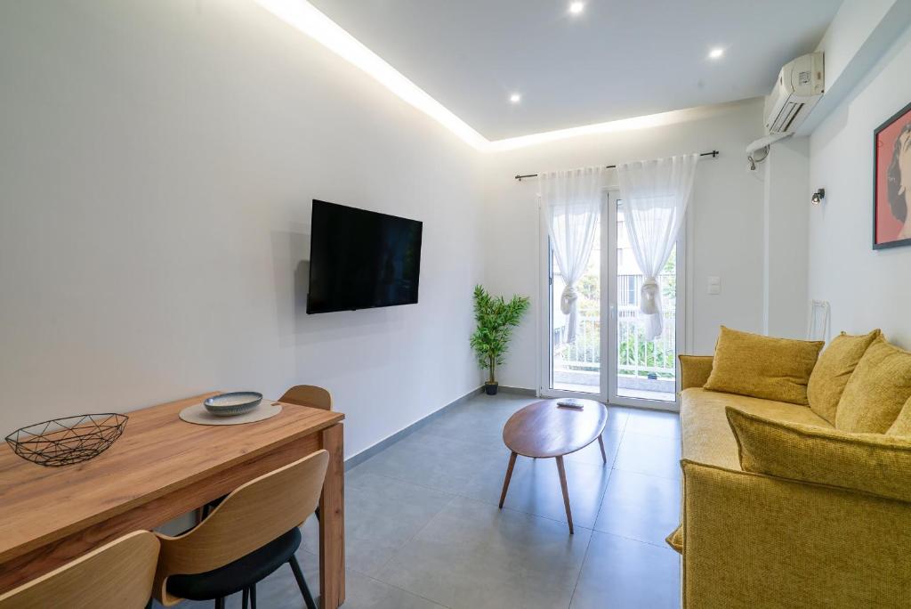 Modern Athenian Escape Walk to Metro & Acropolis