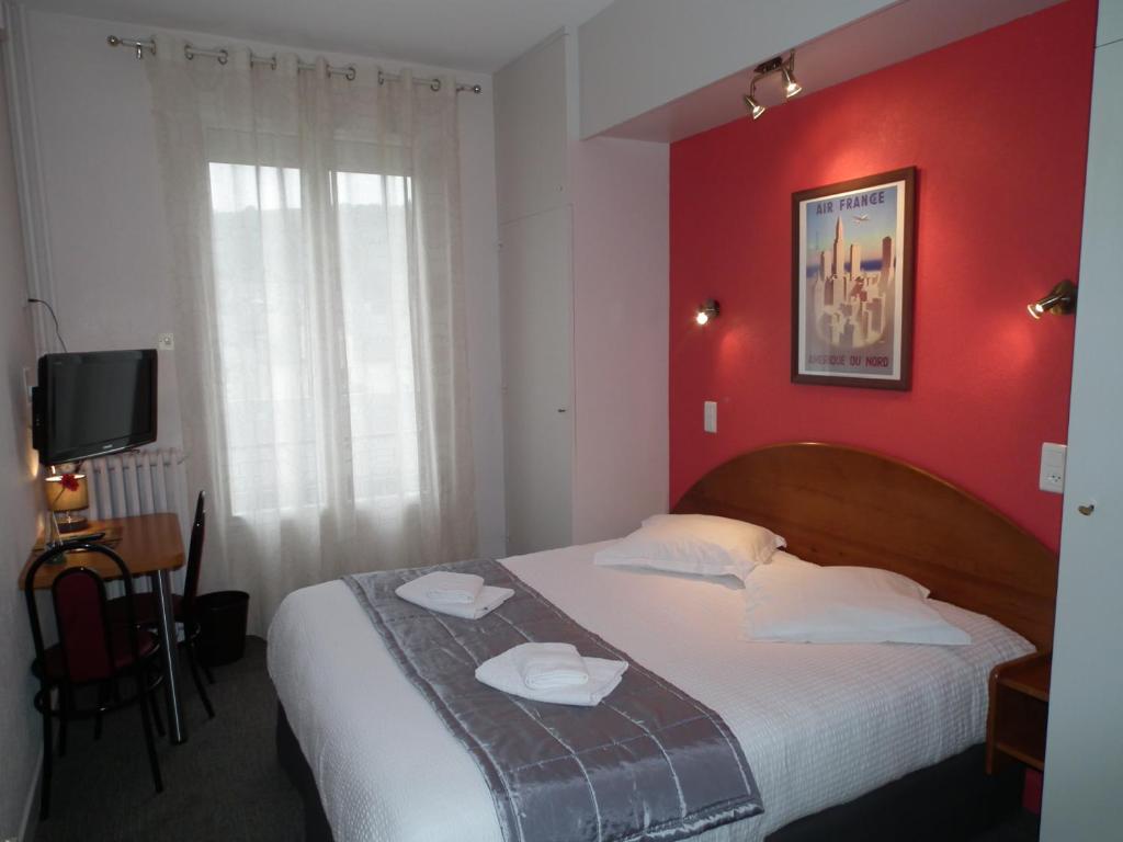 Postel nebo postele na pokoji v ubytování Hôtel de l'Aviation