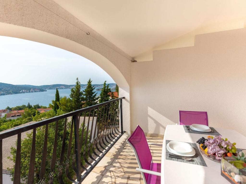 Apartment Appartement Maya mit Blick auf das Wasser by Interhome