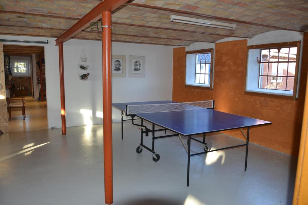 Stolní tenis v ubytování Porshus Ferielejlighed nebo okolí
