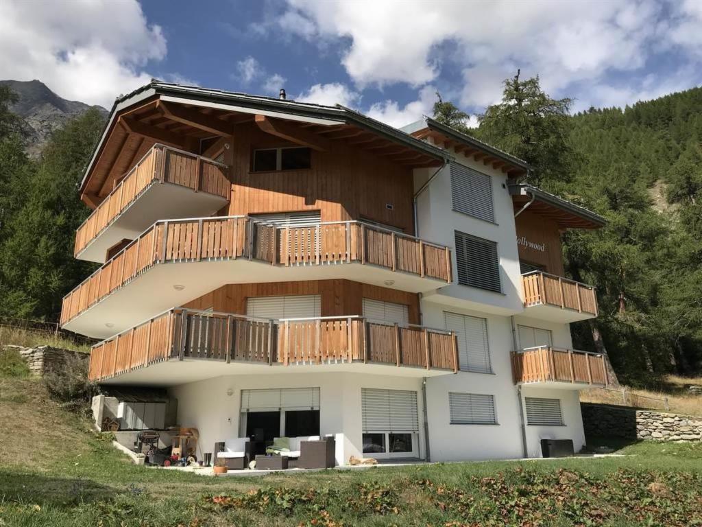 Apartment Hollywood 3 Appartement-Fewo- Bad- WC- 3 Schlafräume 6-Bettwohnung by Interhome