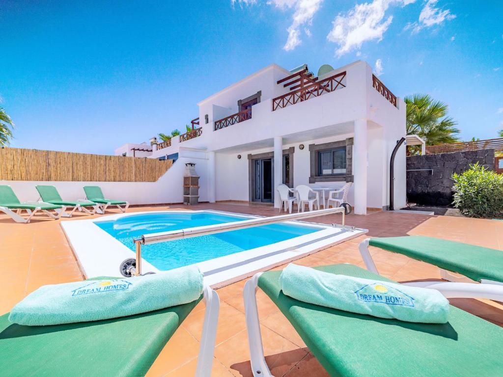 Villa CASA LAGO- private villa in Playa Blanca by Interhome