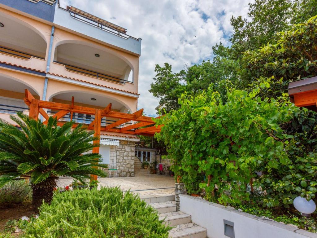 Apartment BUOVAC - HR-04307-01 by Interhome