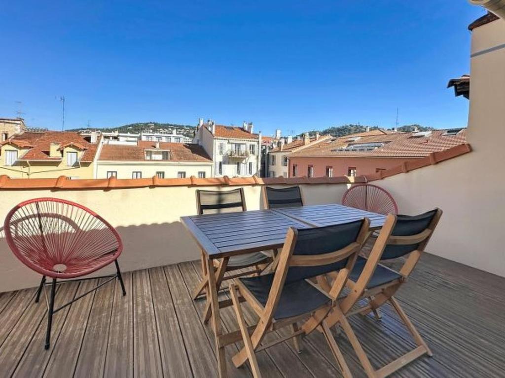 Apartment Penthouse 1 bedroom rue d'Antibes 214 by Interhome