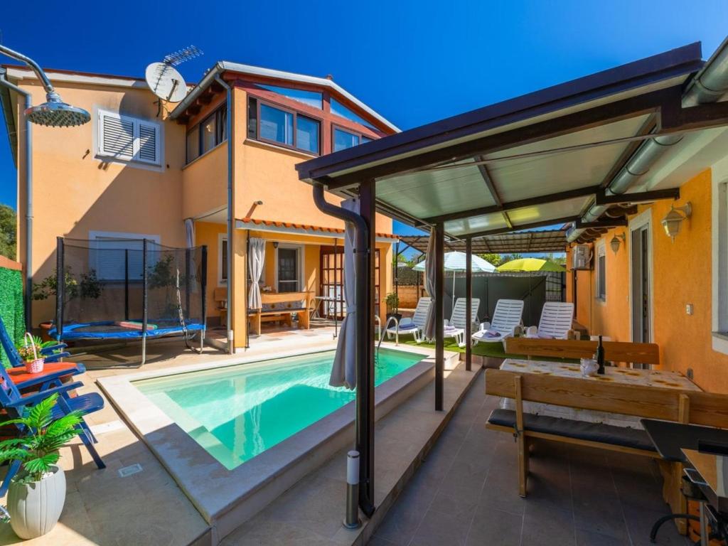 Apartment House Tangerine by Interhome