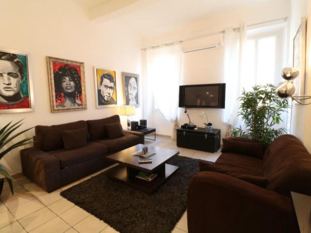 Apartment 1 bedroom- 2 mins from the Palais- Joffre 263 by Interhome