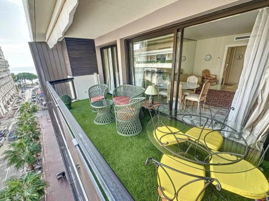 Apartment Luxury 1 bedroom Jardin Croisette 265 by Interhome