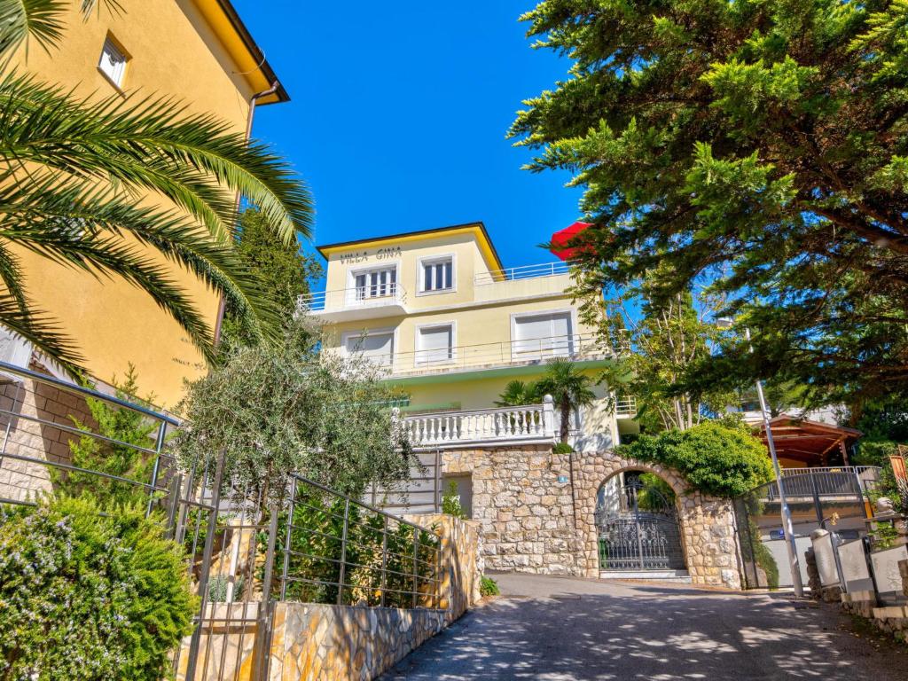 Apartment VILLA GINA - HR-01818-01 by Interhome