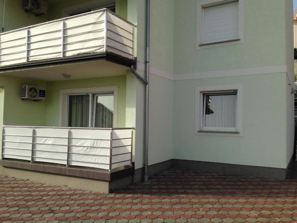 Apartment KANJSKI - HR-10002-01 by Interhome