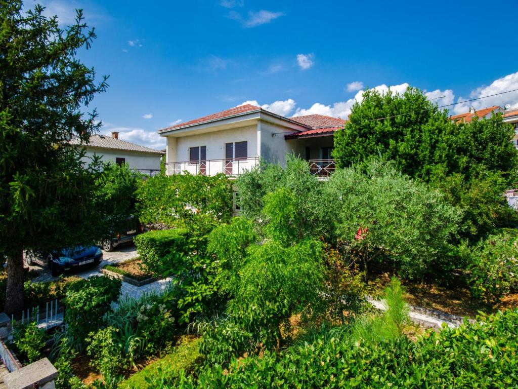 Apartment Frano i Lovro - HR-08755-01 by Interhome