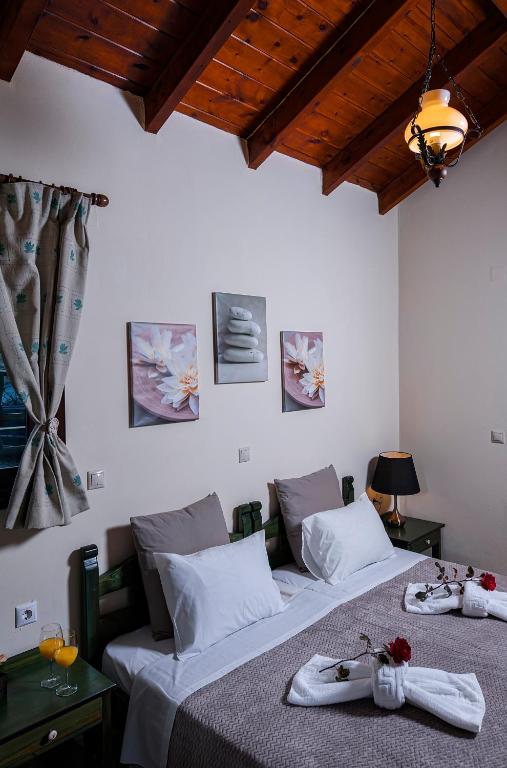 Łóżko lub łóżka w pokoju w obiekcie Kyriaki's Cozy Apartments