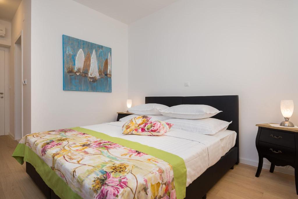 Postel nebo postele na pokoji v ubytování Bepo Luxury Apartments - FREE PARKING