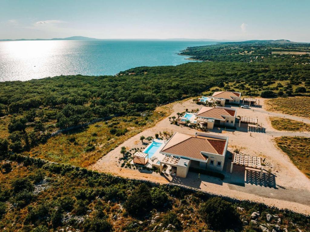 Villa 5 Luxury Seaview Villa Plant 4 with pool by Interhome