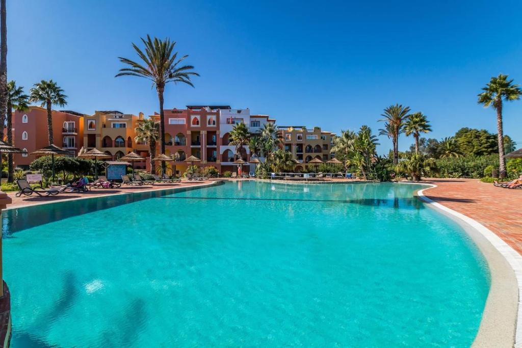 Jardins da Meia Praia | 3BR Villa | Pool