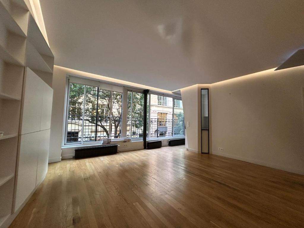 Charming Parisian flat near Louvre