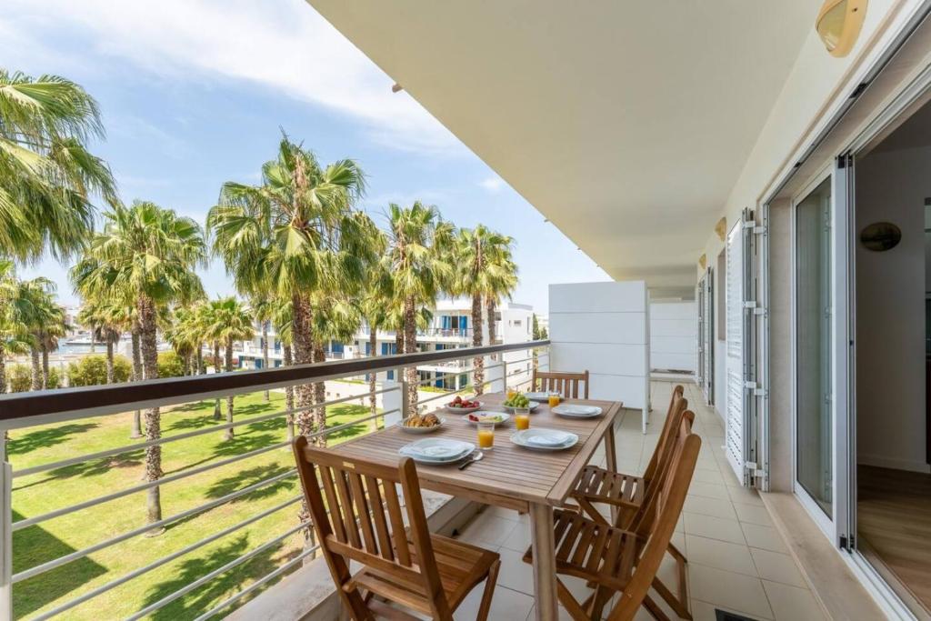 Marina Breeze | Lagos Marina | Beach & Old Town