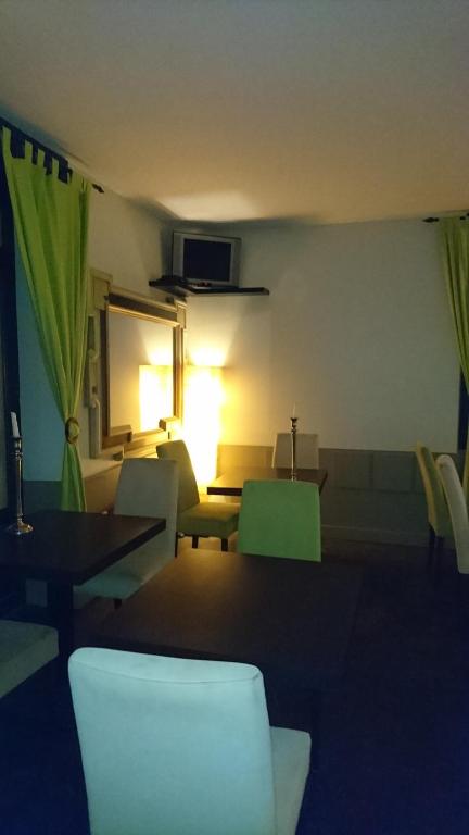 Posezení v ubytování Hotel La Bastie d'Urfé