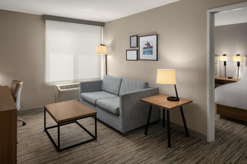 Four Points by Sheraton Downtown Seattle Center - 