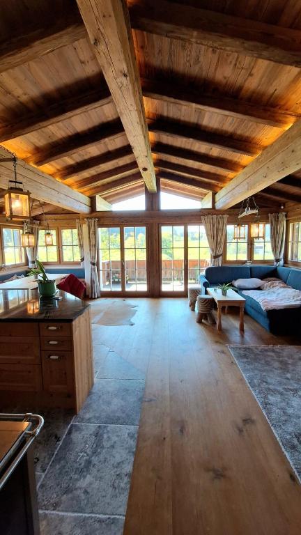 Altholz Chalet mit Garten und Fitnessraum in Söll