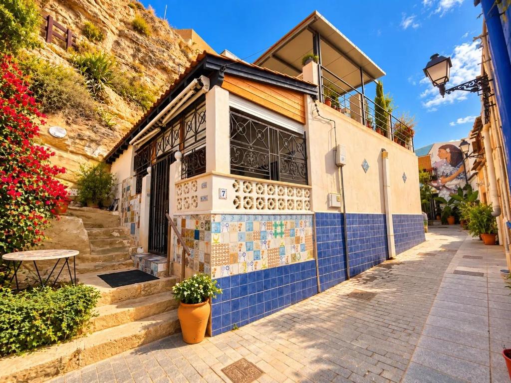 Comfortable house with sea view in Alicante + Garden