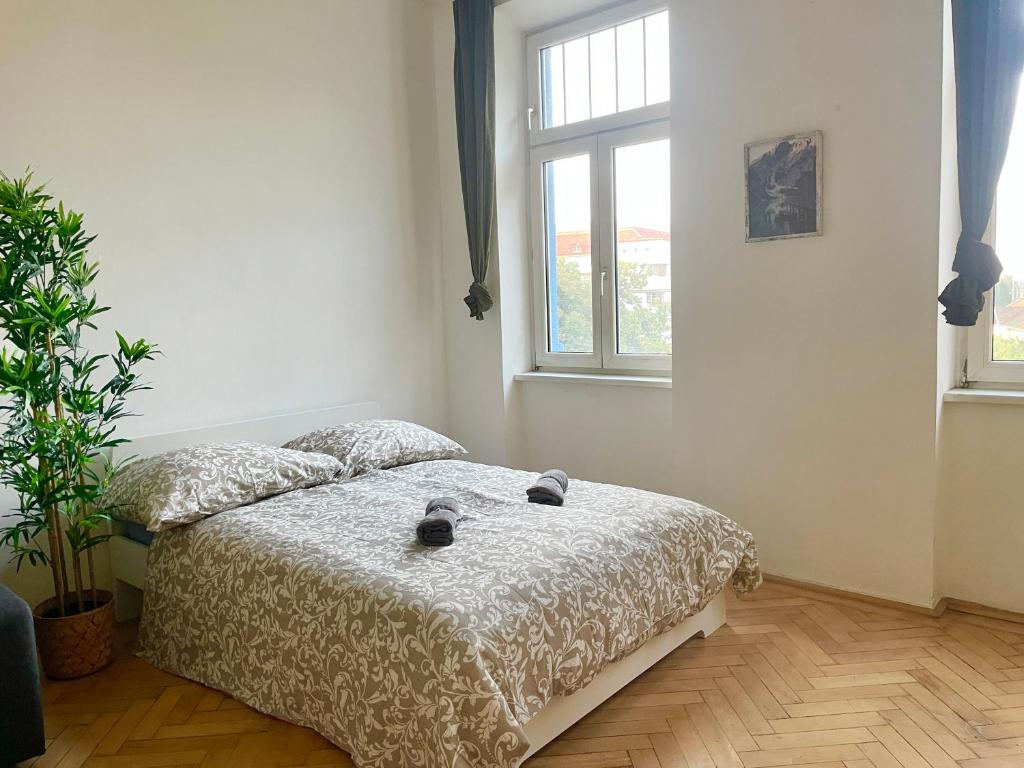Long-Term Central Apartment near Metro