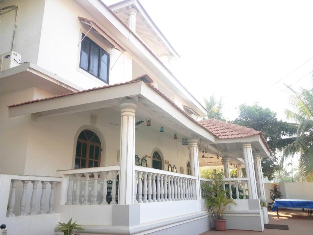 Balkón nebo terasa v ubytování Villa Baywalk Goa - 200 meters from Morjim Beach