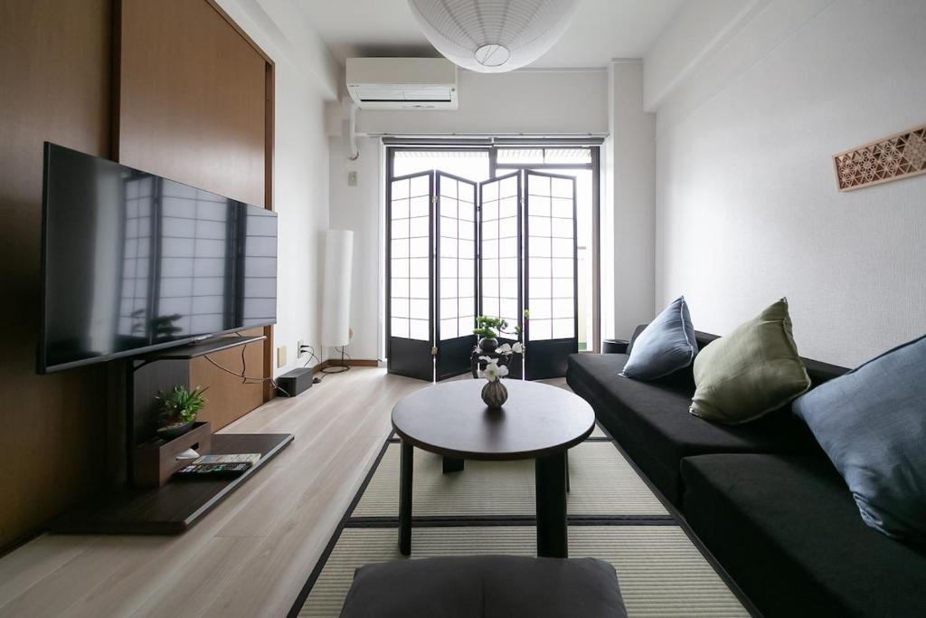 Osaka Station Modern Stay - Direct to Namba & Kyoto - Up to 6 Guests