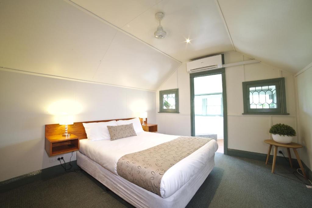 
A bed or beds in a room at Ballarat Station Apartments
