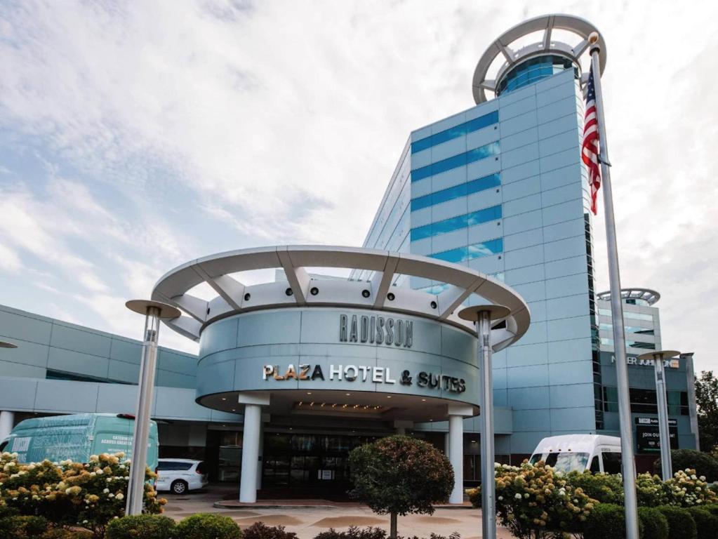 Radisson Plaza Hotel at Kalamazoo Center - Housity