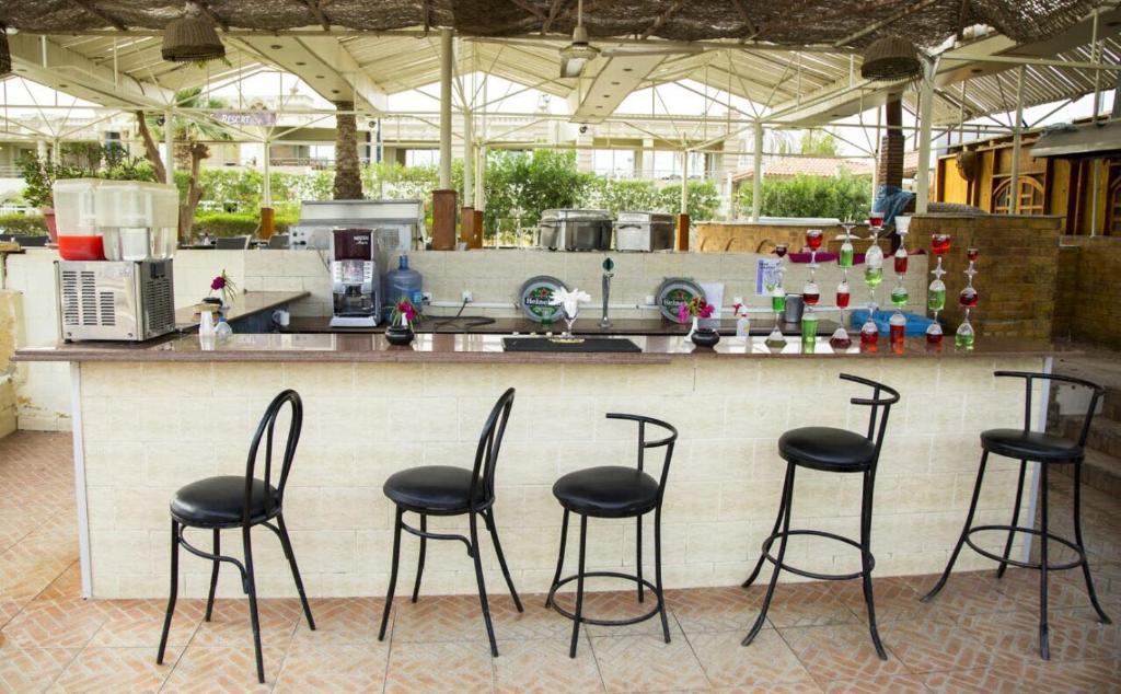 Lounge nebo bar v ubytování Cataract Layalina Naama Bay